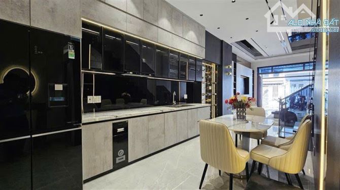 Sang căn nhà trung tâm Q7,  Phú Thuận, Nguyễn Văn Quỳ, 60m2, SD 200m2, 7 đồng - 4
