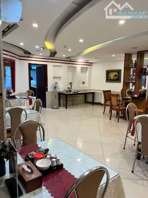 Mặt phố Trần Hưng Đạo siêu mặt tiền 10m hiếm bán, phố đẹp cực VIP, 3 tầng, 396m2, 380 tỷ - 4