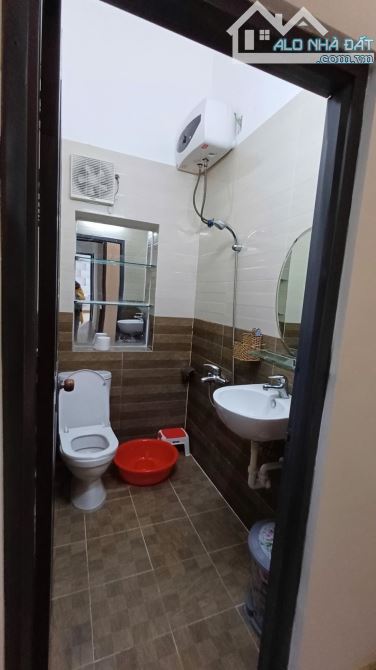 🌟 Vị trí đẹp: 	•	2 mặt kiệt, đường kiệt rộng 5m, ô tô tránh nhau. 	•	Chỉ cách Nguyễn Văn - 4