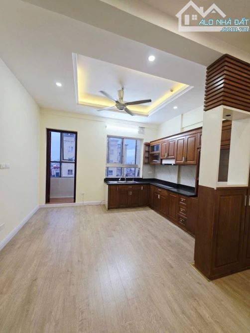 Bán căn chung cư Nam Trung Yên 2 ngủ đủ nội thất, trung tâm Cầu Giấy, nhà thoáng đẹp - 4