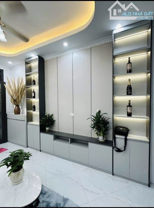 Bán Nhà Minh Khai Hai Bà Trưng 28m x 5 Tầng Mặt Tiền 3.4m Nhà Xây Mới Thiết Kế Hiện Đạ