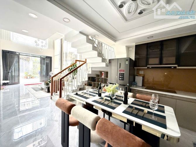 Nhà mới xây 100%  Xe hơi vào nhà  Phạm Văn Chiêu  P16 Gò Vấp  50m2 x(5 tầng)  Giá 9.29tỷ - 4