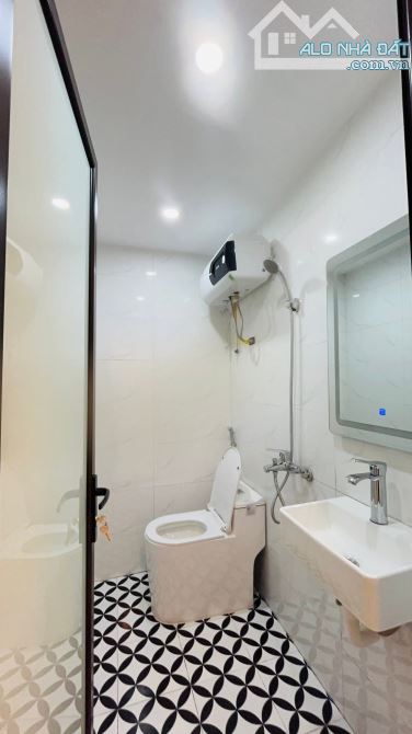 BÁN CĂN TẬP THỂ  ĐẸP HƠN CHUNG CƯ , SỬ DỤNG 160M  3 MẶT THOÁNG, 3 PN,  MẶT PHỐ THÁI THỊNH - 4