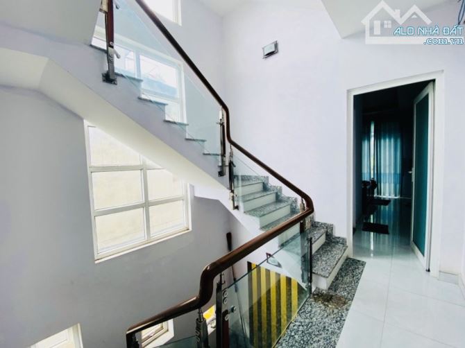 Nhà 4 tầng 72m2 MT kinh doanh sát Lê Thị Riêng - 4