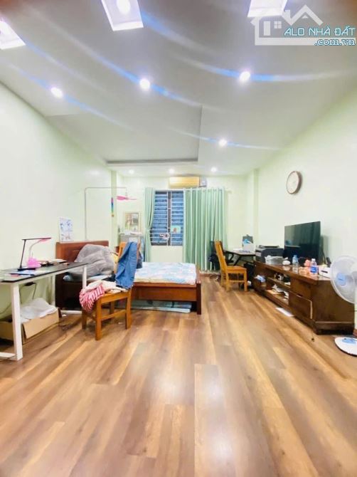 Bán nhà Pháo Đài Láng dân xây 5 tầng 35/38m MT 3.9m nở hậu giá 8 tỷ - ngõ nông, nhà rộng - 4