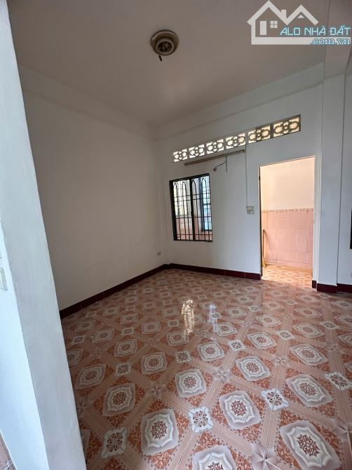 Cho thuê nguyên căn nhà mặt tiền đường Nguyễn Ái Quốc 1 trệt 3 lầu - 5