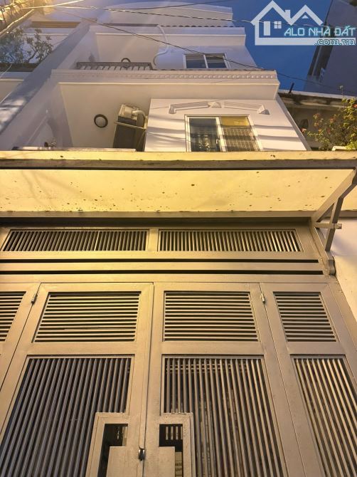bán nhà MT hẻm 68 Đồng Nai ,p15 ,quận 10 .DT:3.7x13m .CN 49m2 4 tầng .Gía :12.9 tỷ - 5