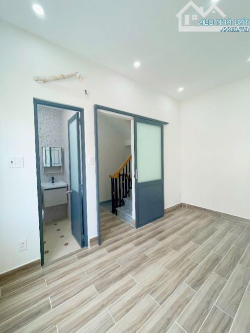 BÁN NHÀ QUẬN 4 MỚI ĐẸP 4 TẤM SÁT MT GIÁ 2 TỈ 890 TL GIÁP Q1 HÀNG HIẾM - 5