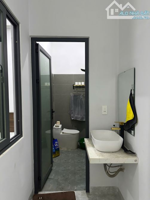Nhà c4 3pn cuối ymoan rẽ trái - 2.250 - 6
