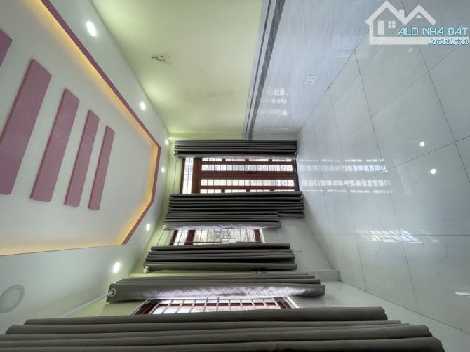 CĂN GÓC 3TẦNG Ô TÔ NGỦ NHÀ 6 phòng full PHÚ THUẬN Q7   🚗 Diện tích: 82.5m² (5 x 17m)  🏡 - 6