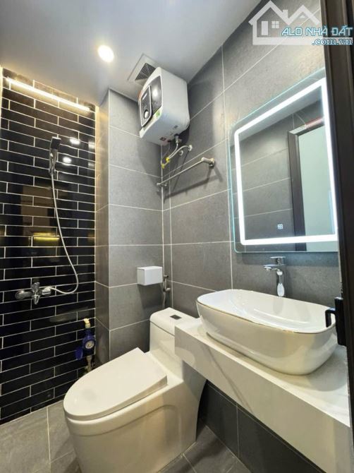 Giảm sốc 900tr ! Bán nhà mặt phố Đặng Tiến Đông - Đống Đa 63/68m x 6T x 5,8m MT , Ô tô 16 - 6