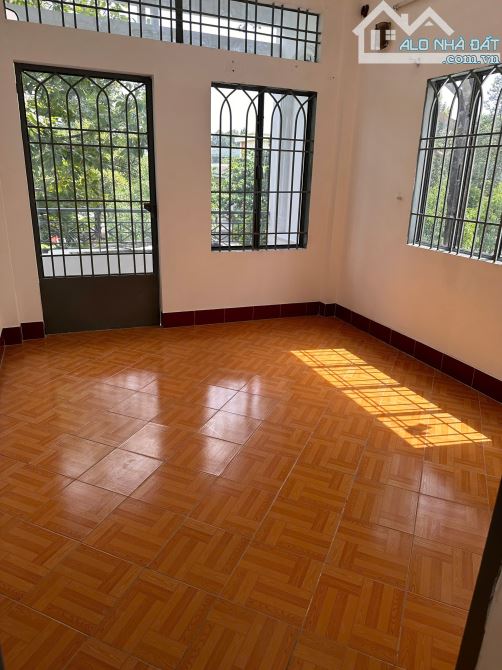 Cho thuê nguyên căn nhà mặt tiền đường Nguyễn Ái Quốc 1 trệt 3 lầu - 6