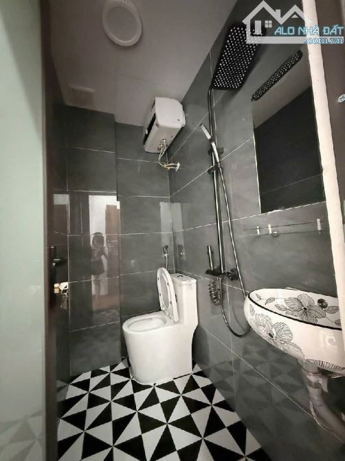 HƠN 4 TỴ- LÁNG HẠ- NGÕ THÔNG MAI ANH TUẤN- HỒ HOÀNG CẦU- 20M*5T- 3 NGỦ- NHÀ MỚI KÍNH KOONG - 7