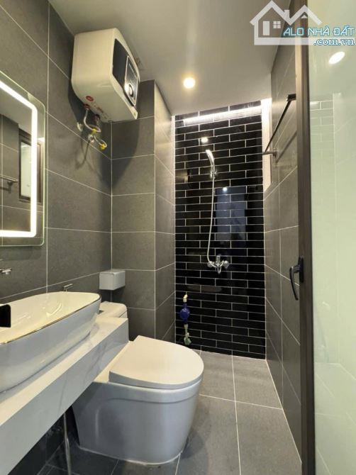 Giảm sốc 900tr ! Bán nhà mặt phố Đặng Tiến Đông - Đống Đa 63/68m x 6T x 5,8m MT , Ô tô 16 - 7