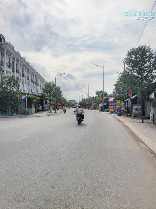 Bán nhà 1 trệt 2 lầu MT đường Nguyễn Thị Khắp p.Tân Đông Hiệp, Tp.Dĩ An chỉ 7ty TL M7443 - 7