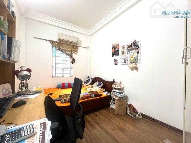 Cô Nga em muốn lên chung cư nên bán nhà Ngã Tư Sở 2 thoáng - 4 tầng 34/38m - 15m ô tô 7 tỉ - 7