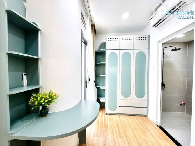 NHÀ XÂY MỚI 3 TẦNG - SAU CĂN MẶT TIỀN NGUYỄN TRỌNG TUYỂN - 5,x TỶ - 7