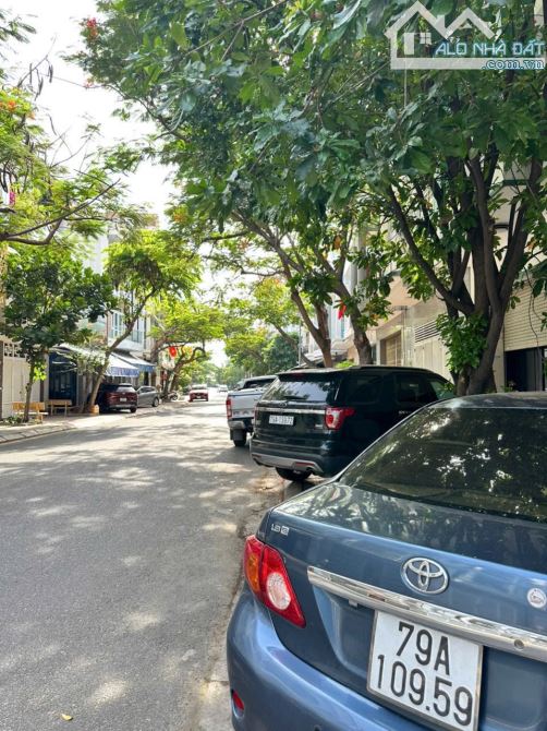 900-BÁN NHÀ ĐẸP 3 TẦNG HIỆN ĐẠI ĐANG CHO THUÊ 20 TR/THÁNG CHỈ CÓ 10,5TỶ - GẦN ST GO BV - 8