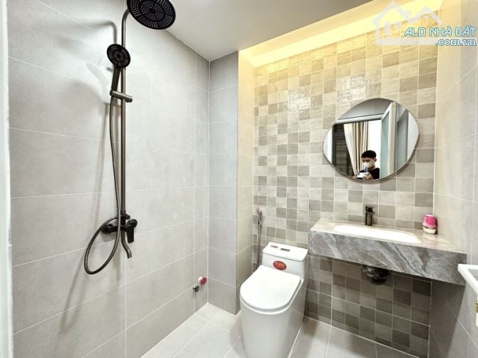 BÁN NHÀ FULL NỘI THẤT - NGUYỄN TRỌNG TUYỂN, PHÚ NHUẬN - SAU LƯNG MẶT TIỀN – 24M2- 5.9 TỶ - 8