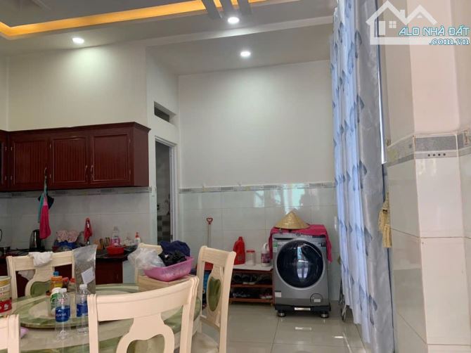 Mặt tiền cách 1 căn - ngay bệnh viện ngoại quốc tế thần kinh - ngang 5.6m - 117m2 - 3 tầng - 8