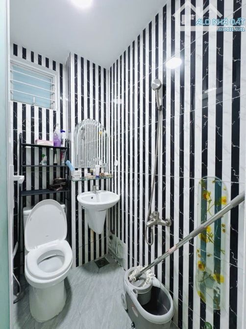 BÁN NHÀ SIÊU PHẨM ĐẸP 4 TẤM NGAY KHU VĨNH KHÁNH Q4 GIÁP Q4 DT 3*20 GIÁ 6Tỉ TÍ 5PN SỔ RIÊNG - 8