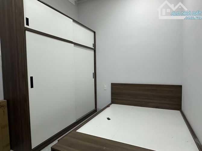 Nhà c4 3pn cuối ymoan rẽ trái - 2.250 - 9