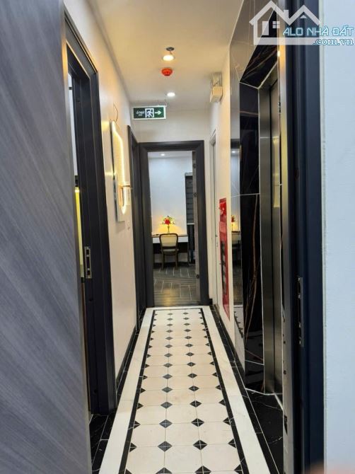 Giảm sốc 900tr ! Bán nhà mặt phố Đặng Tiến Đông - Đống Đa 63/68m x 6T x 5,8m MT , Ô tô 16 - 9