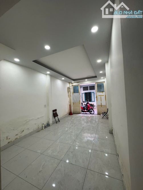 Quận 1 - Trần Hưng Đạo - Hẻm 3M - 3 tầng - Giá 6,35 Tỷ