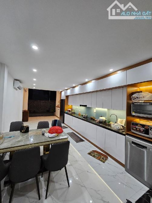 SIÊU ĐẸP – NHÀ THẠCH BÀN, LONG BIÊN 🚘 Ô tô vào nhà – 60m² x 6 tầng – Thang máy xịn