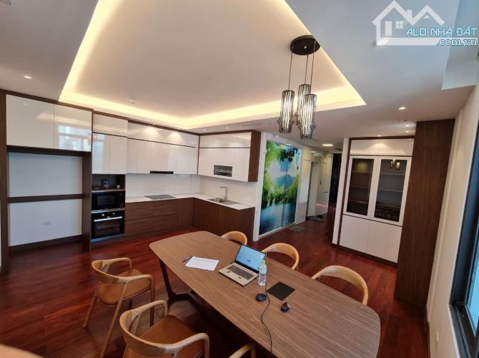 víp Mặt phố ngay nguyễn trãi, ngã 4 sở, thanh xuân, thu 100Tr.thág 82Mx8TxMT4,2m nhỉh 30tỉ