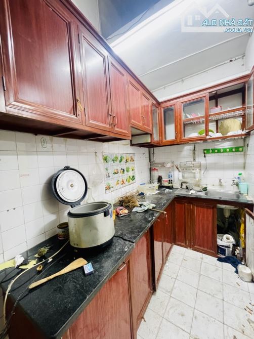 Bán nhà khu vực phố cầu giấy Diện tích 35mx5tang