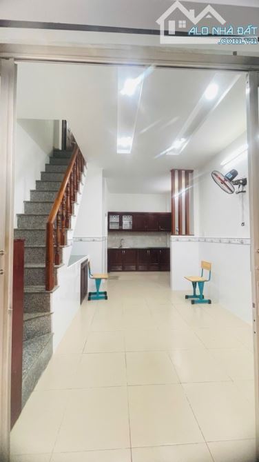2.99 tỷ, bán nhà Tân Phú, 22,1 m2, 2 tầng, 2 Pn, sổ hồng riêng