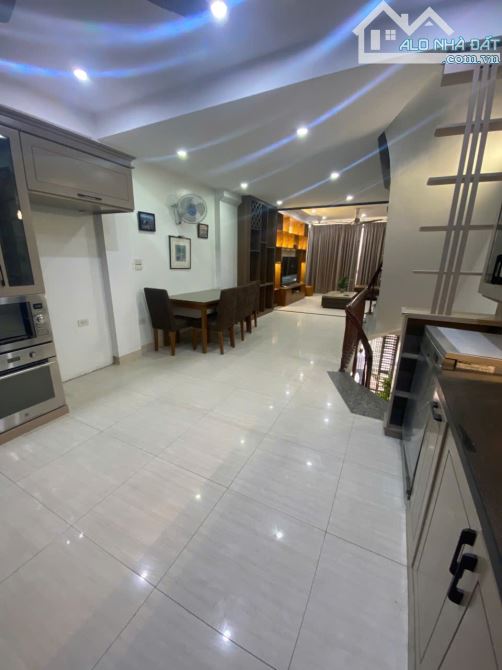 Dịch vụ Cây Quýt 5 tầng chỉ nhỉnh 14 tỷ, xe công đỗ cửa.