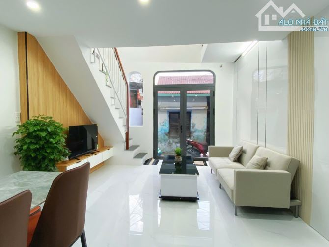 NHÀ 2 TẦNG TRUNG TÂM HẢI CHÂU, SÁT KIỆT Ô TÔ HOÀNG DIỆU - 2 MẶT THOÁNG CỰC KỲ ĐẸP