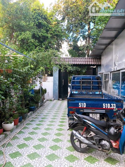 Góc 2 mặt tiền gần chợ Vườn Lài, ĐH Nguyễn Tất Thành, Q12. 12*17m, 4tầng, chỉ 8.8tỷ