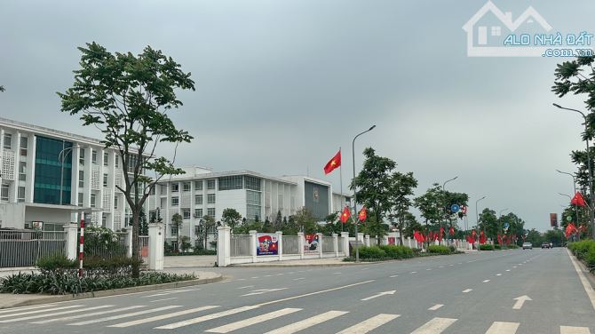 Bán nhà khu 31ha Trâu Quỳ  DT 100m Thang máy vỉa hè  - kinh doanh ô tô dừng đỗ chỉ 18 tỷ8