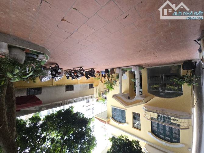 Bán 305m2 đất Trương Định - Hoàng Mai - 3 Oto tránh , đang có nhà 4 tầng - Sổ đỏ cc