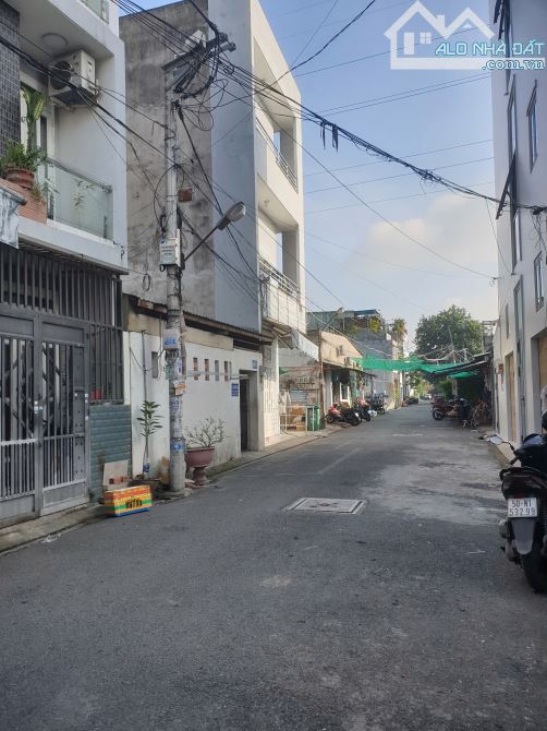 CẦN BÁN NHÀ BÌNH TÂN, 3 TẦNG BTCT, DT 4X13M, HẺM NHỰA 6M THÔNG, CHỈ NHỈNH 4 TỶ