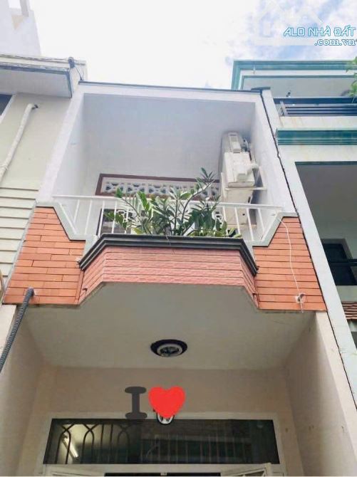 CHỈ 3.X TỶ – SÁT MT Q3 – 30M2 – NHÀ CÒN MỚI