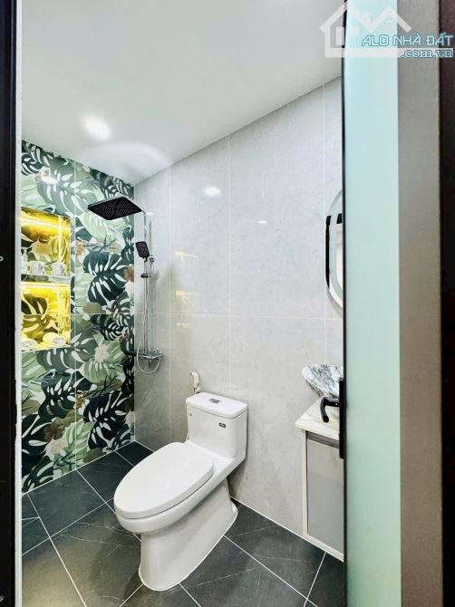 Căn Duy Nhất Góc 2 MT Phạm Văn 2 quận Tân Bình 131m2 10p đg có doanh thu 30tr/thg