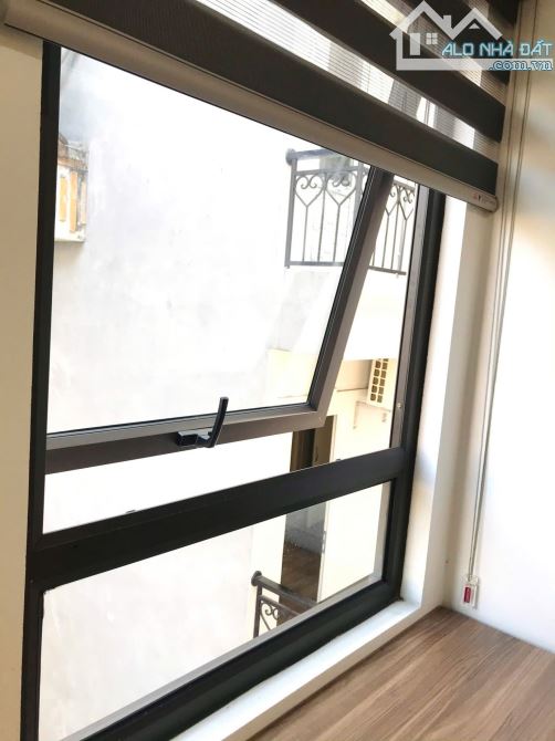 Cho Thuê CCMN 1160 Đường Láng Đống Đa 25m2 Studio Cửa Sổ Ban Công Full Nội Thất Thang Máy