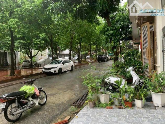 Bán nhà đường Cầu Giấy, 58m2, 6 tầng, ô tô gần, ngõ thông, kinh doanh, 12.5 tỷ
