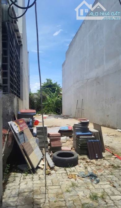Lô đất mặt Lỗ Giáng 7 . DT:100m , ngang 5m . Giá : 4tỷ5 thương lượng
