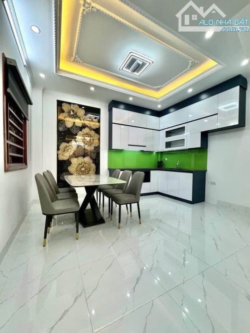Cần bán nhà riêng tại Thanh Xuân, 5 tầng, 60m, 16 tỷ, ô tô vào nhà.