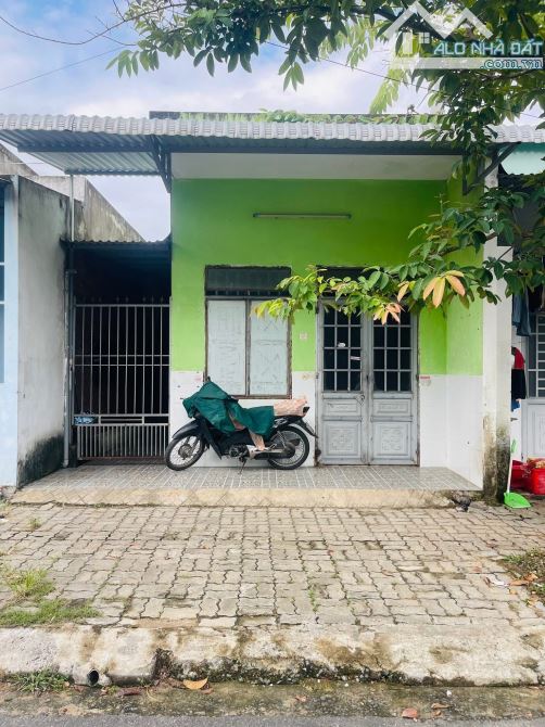 Dãy trọ 5 phòng Thạch Sơn 7, Hoà Hiệp Nam, Liên Chiểu. Sau lưng toà chung cư đang khởi côn
