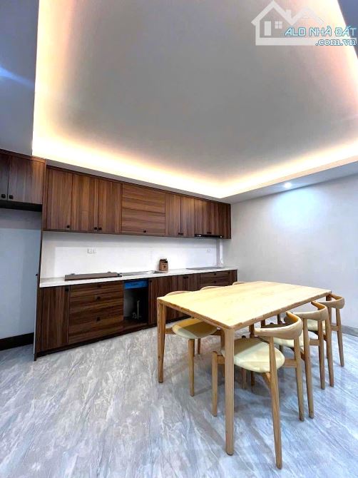 💥BÁN NHÀ VIỆT HƯNG LB, DT40M2,6 TẦNG, LÔ GÓC 2 THOÁNG,6 TẦNG THANG MÁY, GẦN PHỐ, GIÁ 7.XT
