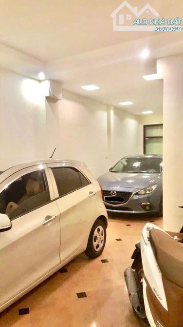 BÁN GẤP! Nhà La Thành Ba Đình, 132m2 x 7T, vỉa hè, ô tô tránh, gara, dòng tiền 1.5 tỷ/năm