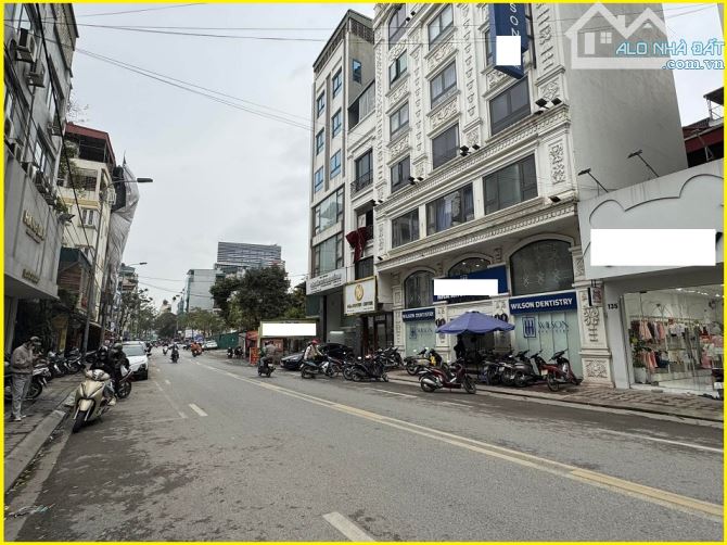 Hàng hiếm! Căn góc 9T kinh doanh phố Hoàng Cầu oto đỗ cửa, vỉa hè rộng, gần mặt hồ 102m2