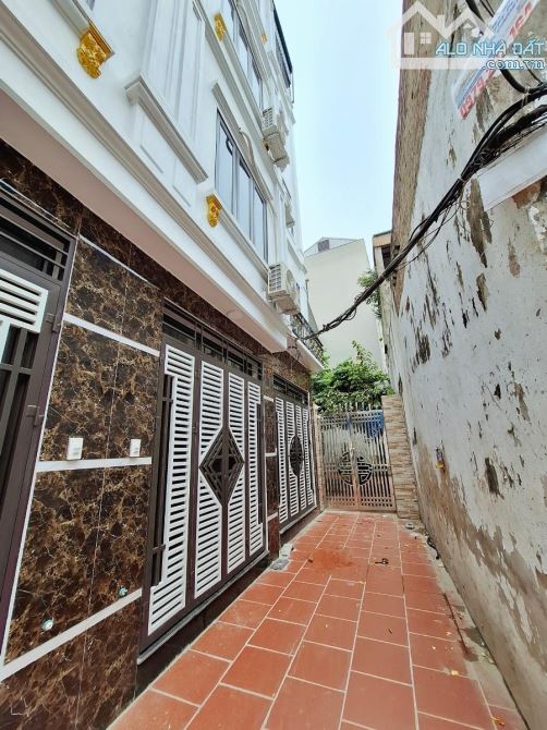 Nhà 34m2 ở Phố Lụa, Hà Đông, 5 PN,ngõ thoáng, nông, gần chợ Vạn Phúc, tiện ích đầy đủ