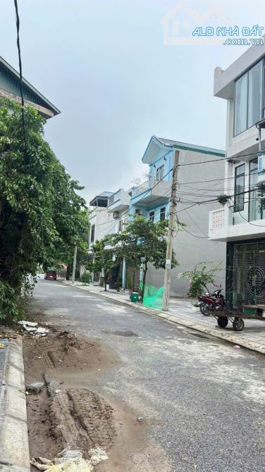 BÁN ĐẤT HỒ QUANG TRUNG- 3 MẶT THOÁNG- OTO ĐỖ CỬA